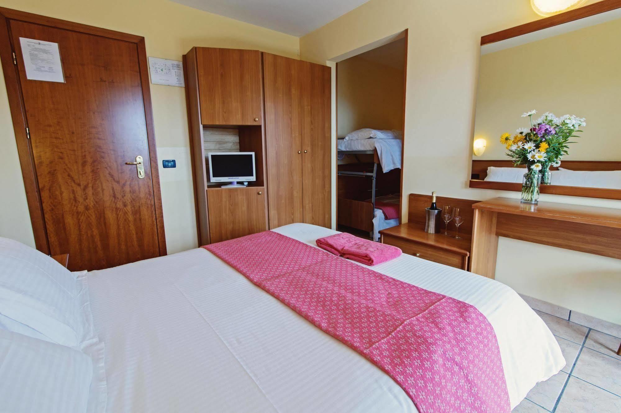 Albergo Moderno & Spa Fuipiano Valle Imagna Exterior photo